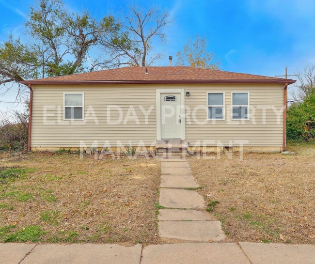property at 2505 N Chautauqua Ave