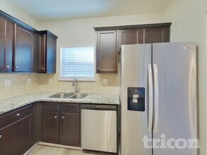 5541 Union Pointe Pl in Union City, GA - Building Photo - Building Photo