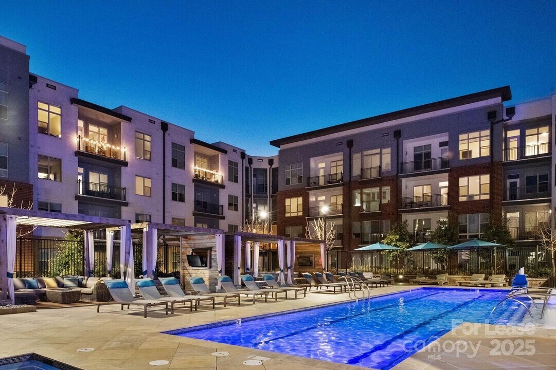 345 Sharon Twp Ln in Charlotte, NC - Building Photo