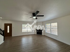 8259 Sunshine Trail Dr in San Antonio, TX - Building Photo - Building Photo