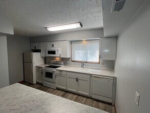 327 S Lucas St, Unit c in Iowa City, IA - Foto de edificio - Building Photo