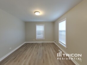 4002 Raymond Ave in Brookfield, IL - Building Photo - Building Photo