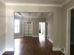 2049 W Hutchinson St, Unit 1 in Chicago, IL - Building Photo - Building Photo