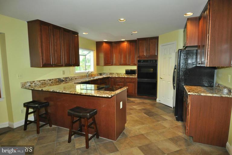 10003 Sterling Terrace in Rockville, MD - Foto de edificio