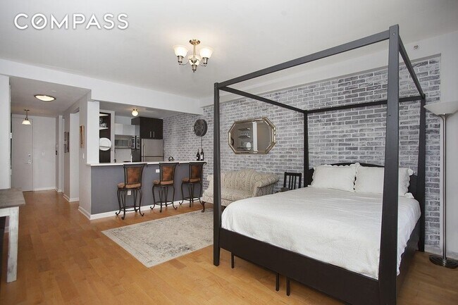 1311 Jackson Ave-Unit -4-C in Queens, NY - Foto de edificio - Building Photo