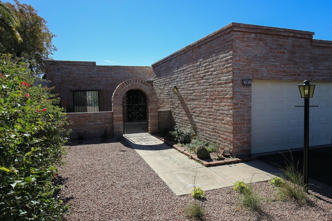 5210 N Montezuma Trail in Tucson, AZ - Building Photo