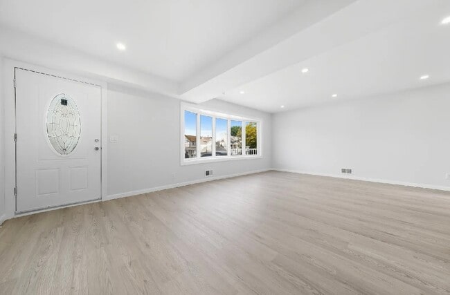 450 Jefferson Ave, Unit Second floor