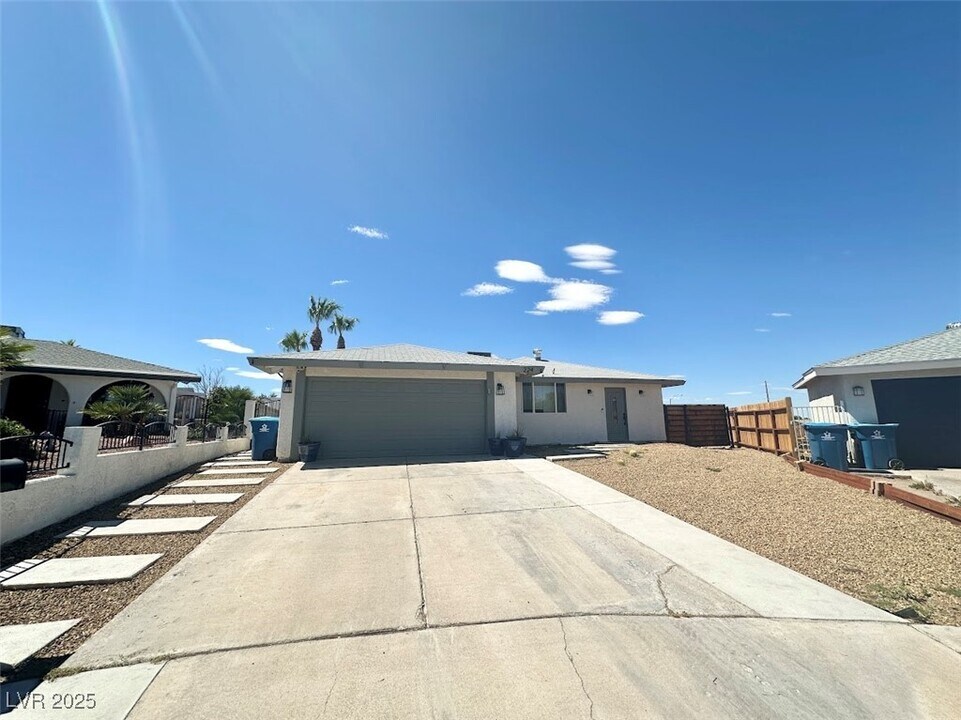 224 Autumn Ct in Henderson, NV - Building Photo