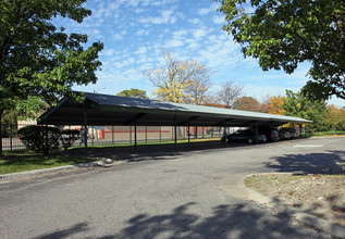 University Meadows in Detroit, MI - Foto de edificio - Building Photo