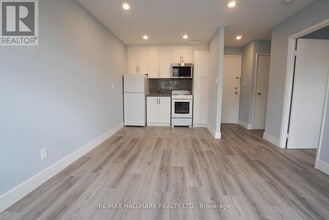 1 Hannaford St in Toronto, ON - Building Photo - Building Photo