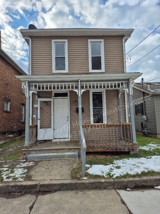 1715 5th Ave in Beaver Falls, PA - Building Photo