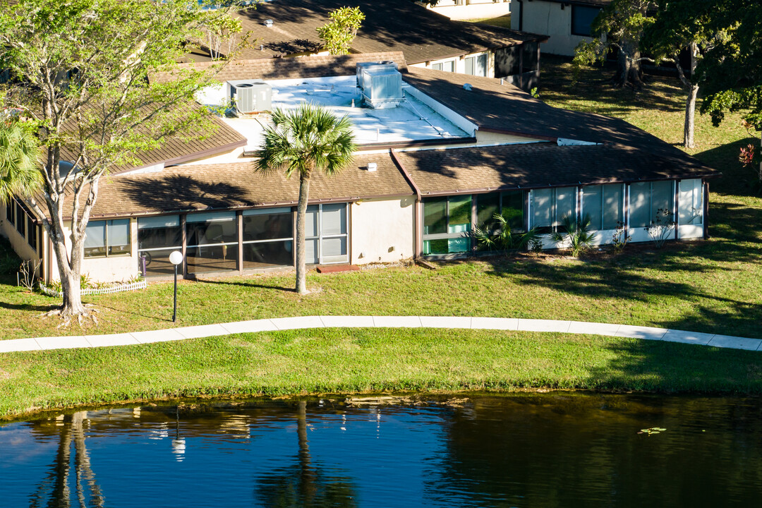 Villas at Carriage Hills Lakeside in Hollywood, FL - Building Photo