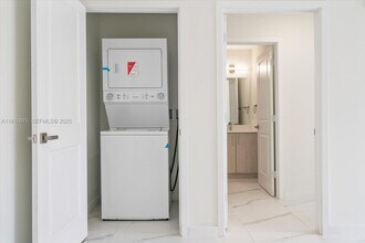 420 SW 7th St, Unit 301 in Miami, FL - Building Photo - Building Photo