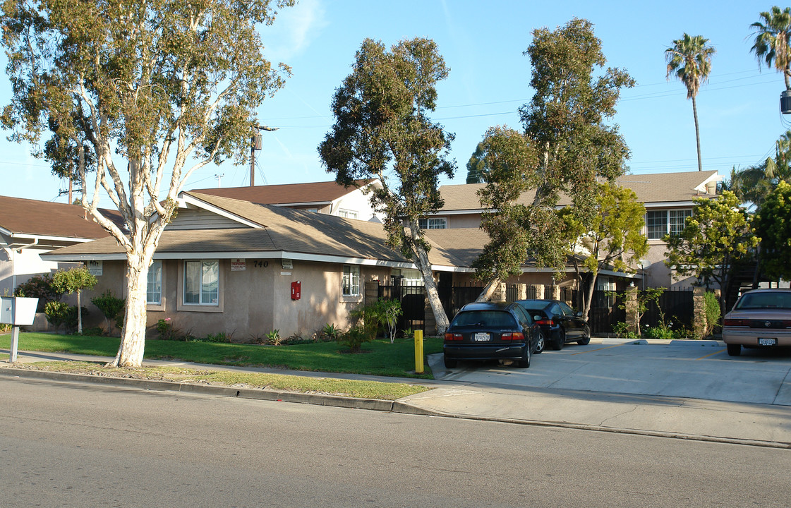 740 James St in Costa Mesa, CA - Foto de edificio