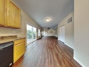 609 Panzeretta Dr in Walton, KY - Foto de edificio - Building Photo