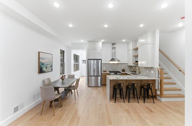 113 Oak St in Jersey City, NJ - Foto de edificio - Building Photo