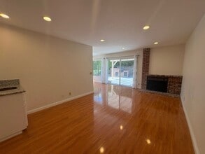 2133 Laurelwood Dr in Thousand Oaks, CA - Building Photo - Building Photo