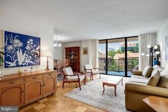 118 Monroe St, Unit 304 in Rockville, MD - Building Photo - Building Photo