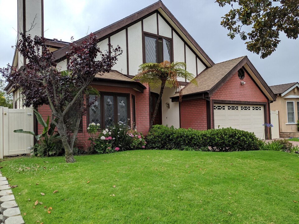 10830 Fairbanks Way in Culver City, CA - Building Photo