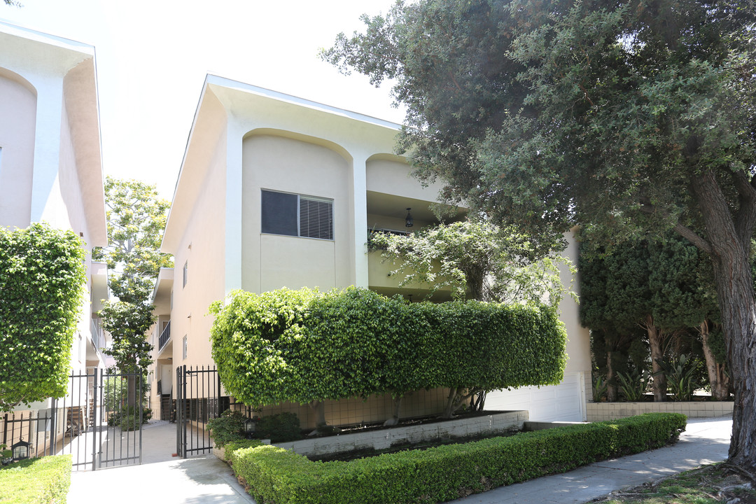 150 N Clark Dr in Beverly Hills, CA - Building Photo