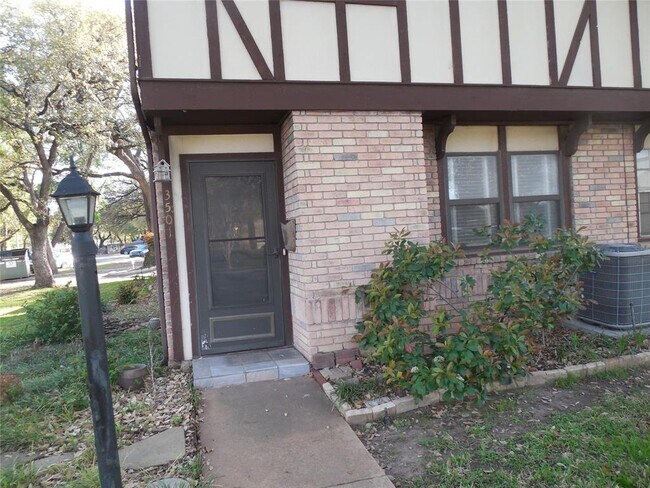 3501 Greystone Dr in Austin, TX - Building Photo - Building Photo