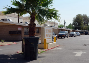 Villa Sienna Apartment Homes in Phoenix, AZ - Building Photo - Building Photo