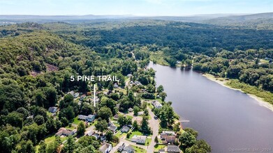 5 Pine Trail in Avon, CT - Foto de edificio - Building Photo