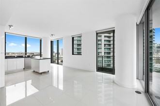 92 SW 3rd St, Unit 2110 in Miami, FL - Building Photo - Building Photo