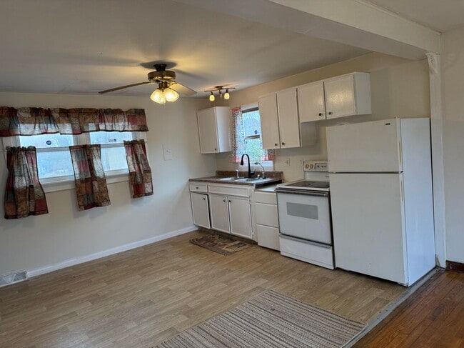 32 Clifton Pl in Norwich, CT - Building Photo - Building Photo