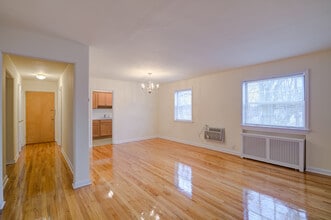 Bergen Properties in Fair Lawn, NJ - Foto de edificio - Building Photo