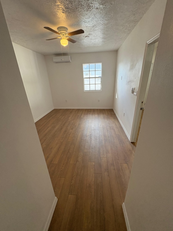 1802 Parkwood Dr in Valrico, FL - Foto de edificio - Building Photo