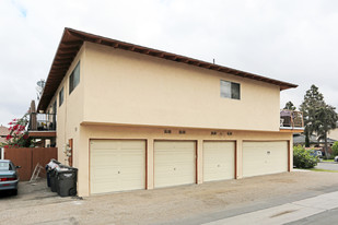 7302 Toulouse Dr in Huntington Beach, CA - Foto de edificio - Building Photo