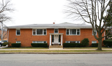 1299 Brown St in Des Plaines, IL - Building Photo - Building Photo