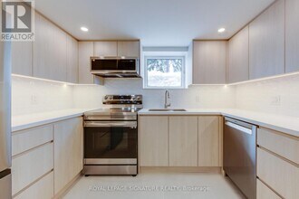 9 Ivorwood Crescent in Toronto, ON - Building Photo - Building Photo