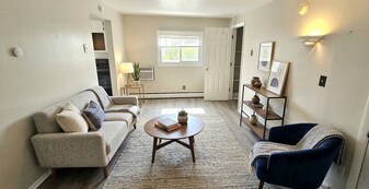 1027 Cochran Mill Rd in Jefferson Hills, PA - Building Photo