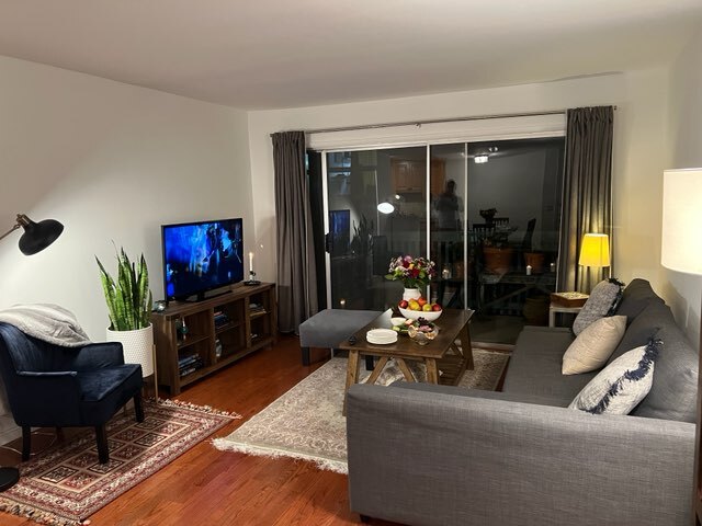 564 N Bellflower Blvd, Unit 212 in Long Beach, CA - Building Photo - Building Photo