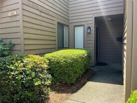 1002 Parkaire Crossing in Marietta, GA - Building Photo