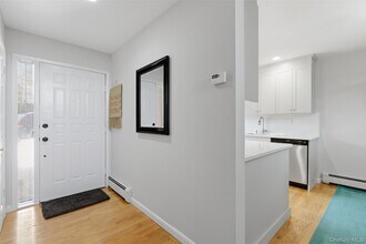 10 Bayberry Ln in Rye Brook, NY - Building Photo - Building Photo