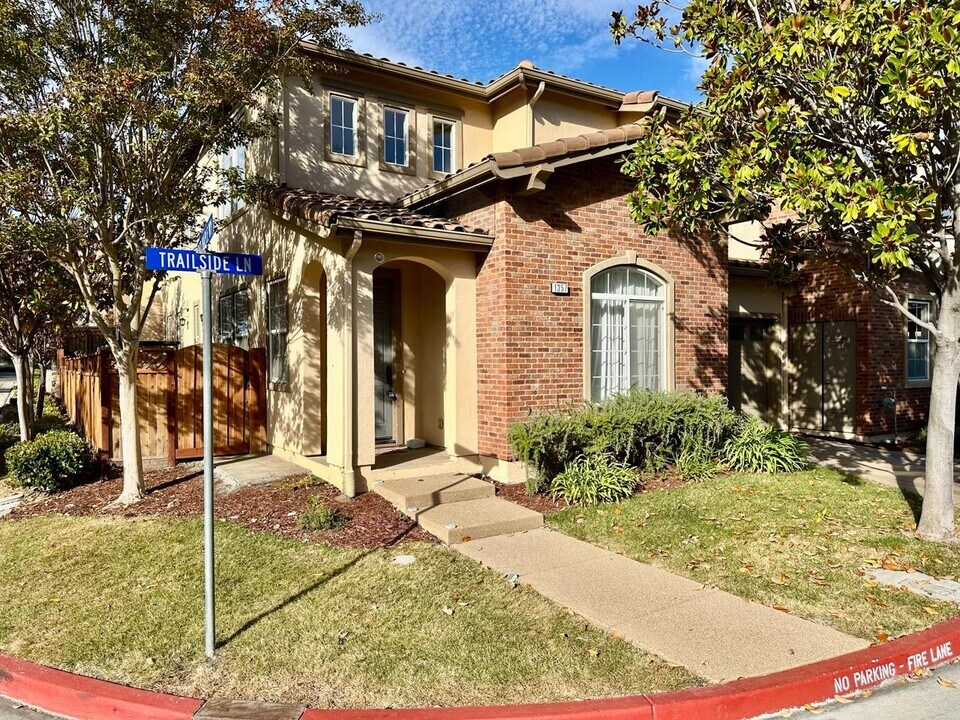 1357 Trailside Ln in San Jose, CA - Building Photo