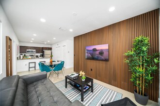 1250 NE 110th St in Miami, FL - Building Photo - Building Photo