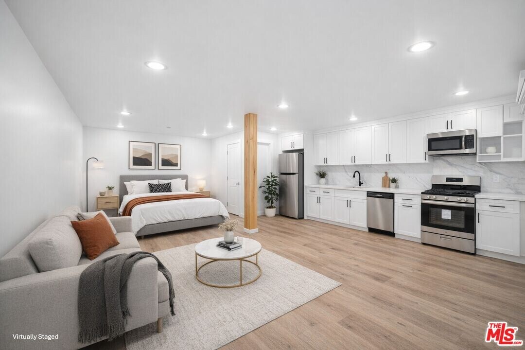 1027 N Gardner St in West Hollywood, CA - Building Photo