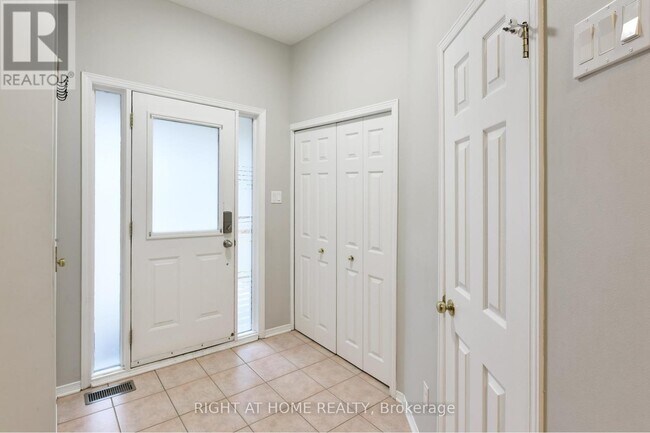 124 Blackdome Crescent in Ottawa, ON - Building Photo - Building Photo