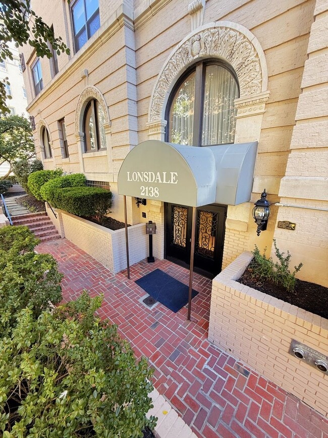 2138 California St NW in Washington, DC - Foto de edificio - Building Photo
