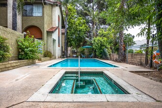 Variel Townhomes in Canoga Park, CA - Building Photo - Building Photo