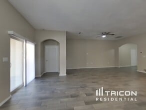 1931 Camino Corona in Los Lunas, NM - Building Photo - Building Photo
