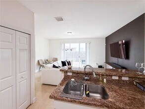 8160 NW 116th Ave in Doral, FL - Building Photo - Building Photo