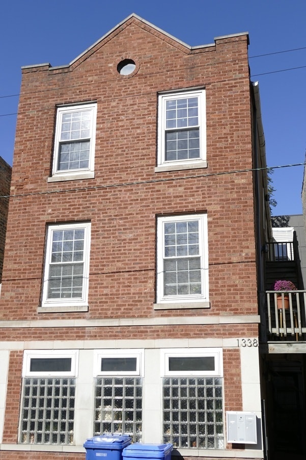 property at 1338 W Erie St