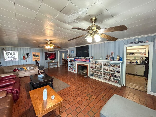 2115 NW 3rd Pl in Gainesville, FL - Building Photo - Building Photo