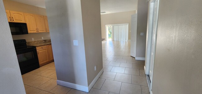 property at 2390 Vero S Cir SW