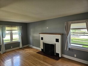 161 Dole Ave in Crystal Lake, IL - Building Photo - Building Photo